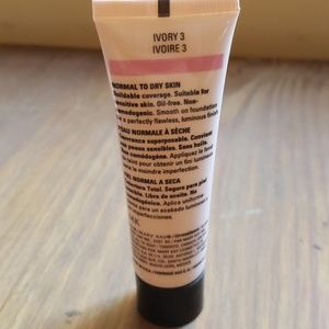 Ivory 3-Luminous Wear Liquid Foundation